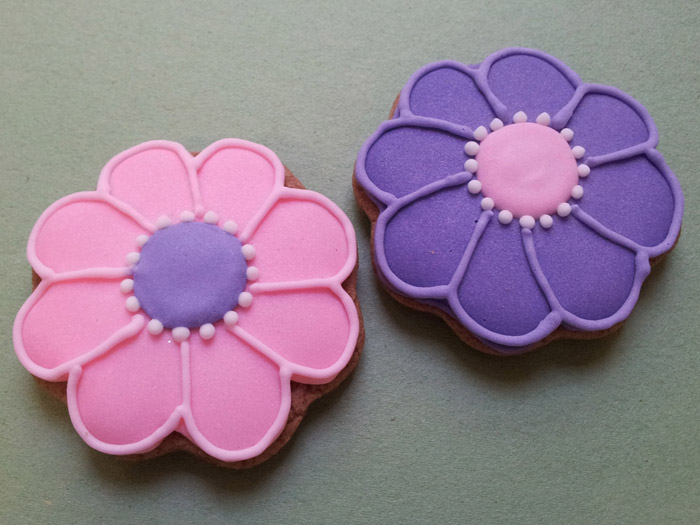 Biscoitos Decorados de Flores Rosa e Lils