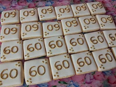 Biscoitos Decorados de Aniversrio de 60 Anos Dourado