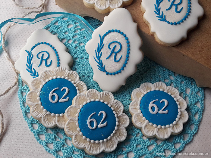 Biscoitos Decorados de Aniversário de 62 Anos Biscoitos Decorados de Aniversário de 62 Anos