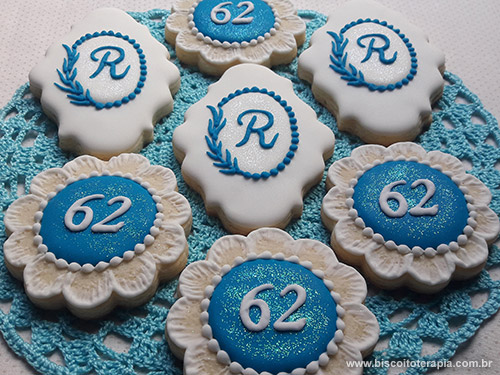 Biscoitos Decorados de Aniversário de 62 Anos Biscoitos Decorados de Aniversário de 62 Anos