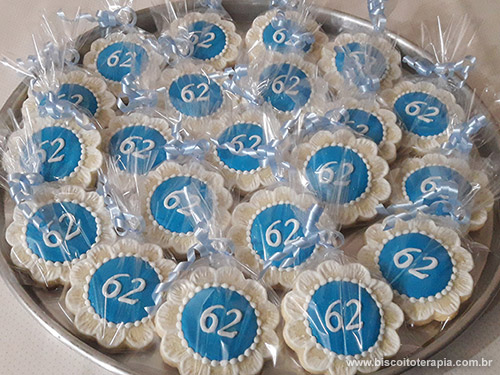 Biscoitos Decorados de Aniversário de 62 Anos Biscoitos Decorados de Aniversário de 62 Anos