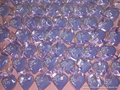 Biscoitos Decorados para um Aniversário Lilás Biscoitos Decorados para um Aniversário Lilás