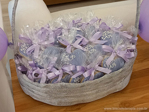 Biscoitos Decorados para um Aniversário Lilás Biscoitos Decorados para um Aniversário Lilás