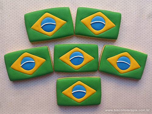 Biscoitos Decorados de Bandeiras Canad e Brasil