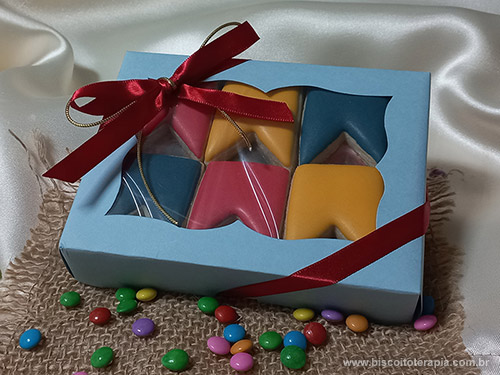 Biscoitos Decorados de Bandeiras Juninas Biscoitos Decorados de Bandeiras Juninas