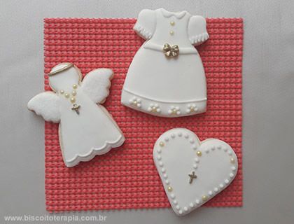 Biscoitos Decorados Batizado em Branco e Dourado Biscoitos Decorados Batizado em Branco e Dourado