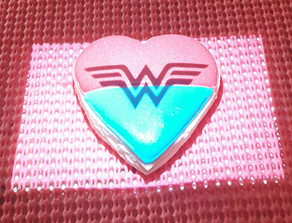 Biscoitos Decorados de Batman e Mulher Maravilha Biscoitos Decorados de Batman e Mulher Maravilha