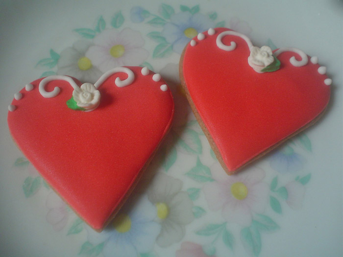 Biscoitos Decorados Coração com Florzinha Biscoitos Decorados Coração com Florzinha