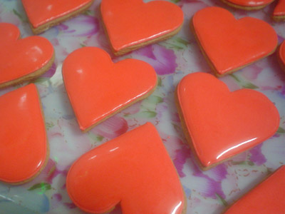 Biscoitos Decorados Coração com Florzinha Biscoitos Decorados Coração com Florzinha