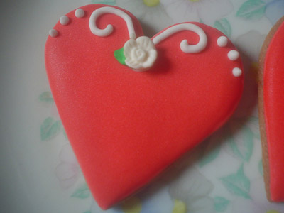 Biscoitos Decorados Coração com Florzinha Biscoitos Decorados Coração com Florzinha