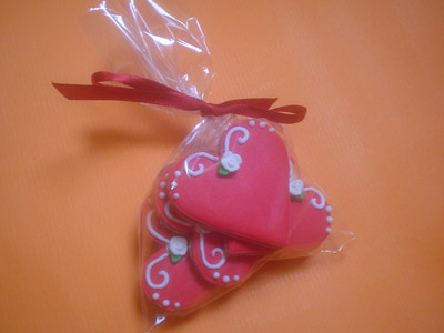 Biscoitos Decorados Coração com Florzinha Biscoitos Decorados Coração com Florzinha