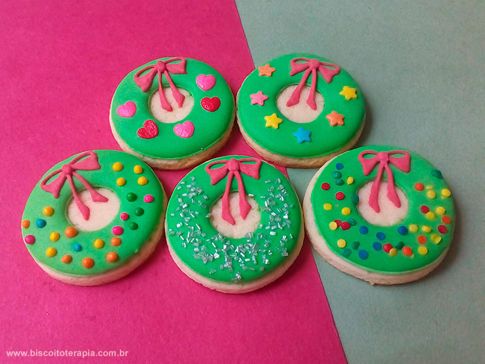 Biscoitos Decorados de Guirlandas de Natal Biscoitos Decorados de Guirlandas de Natal