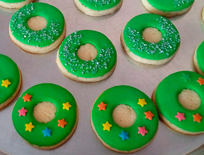 Biscoitos Decorados de Guirlandas de Natal Biscoitos Decorados de Guirlandas de Natal