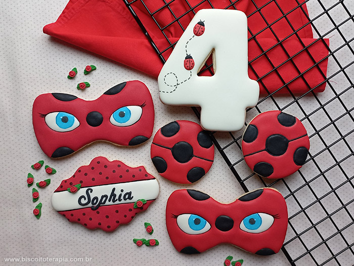 Biscoitos Decorados da Ladybug de Miraculous Biscoitos Decorados da Ladybug de Miraculous