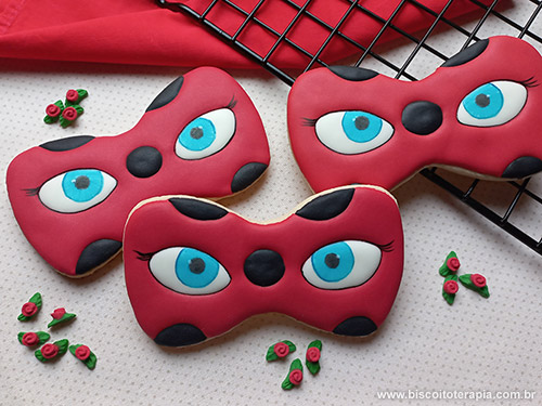 Biscoitos Decorados da Ladybug de Miraculous Biscoitos Decorados da Ladybug de Miraculous