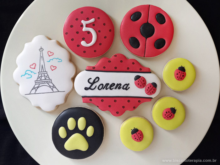 Biscoitos Decorados de Ladybug e Cat Noir Biscoitos Decorados de Ladybug e Cat Noir
