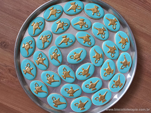 Biscoitos Decorados de Lâmpada do Aladdin Biscoitos Decorados de Lâmpada do Aladdin