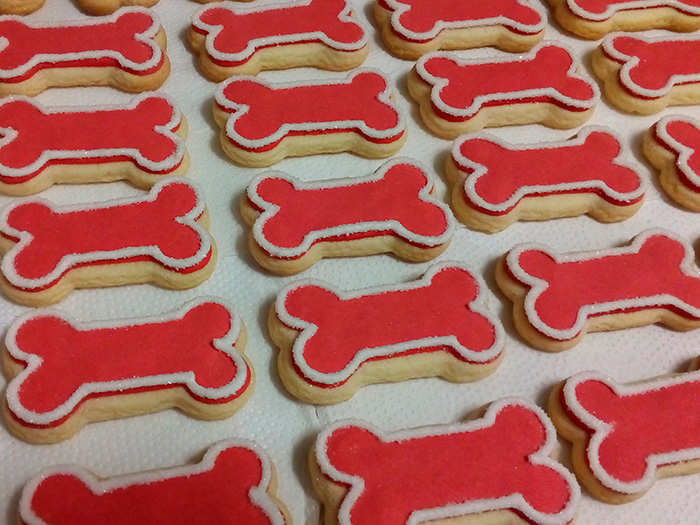 Biscoitos Decorados de Ossinhos com Borda Biscoitos Decorados de Ossinhos com Borda