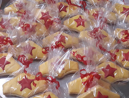 Biscoitos Decorados de Tiara da Mulher Maravilha Biscoitos Decorados de Tiara da Mulher Maravilha
