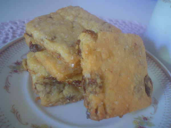 Biscoitos Amanteigados com Passas Biscoitos Amanteigados com Passas