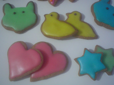 Biscoitos Coloridos com Fondant Biscoitos Coloridos com Fondant