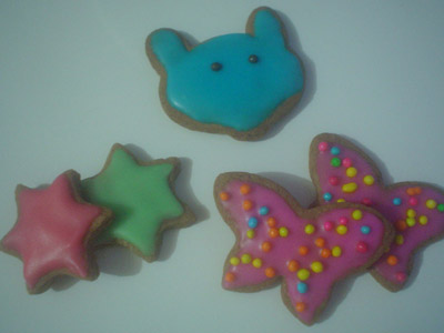 Biscoitos Coloridos com Fondant Biscoitos Coloridos com Fondant