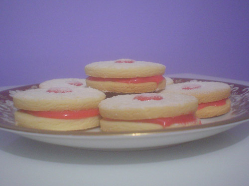 Biscoitos Recheados de Morango Biscoitos Recheados de Morango
