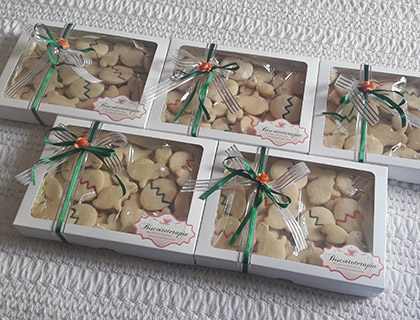 Biscoitos de Páscoa não decorados Biscoitos de Páscoa não decorados